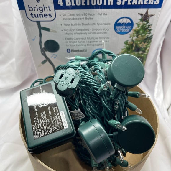 BNIB Strung Lights with 4 Bluetooth speakers 26’ and 80 Bulbs - Picture 5 of 10